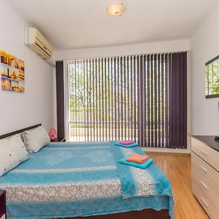 Strandzha Apartment *